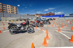 Автошкола Автолицей, с рейтингом 4.9 - находится по адресу Московская область, Химки, проспект Мельникова, 21/1 