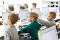 Школа программирования для детей и компьютерные курсы KIBERone, с рейтингом 5 - находится по адресу Москва, Мосфильмовская улица, 88к4 