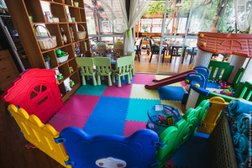 Веранда Фабрика, с рейтингом 4.6 - находится по адресу Владивосток, проспект 100-летия Владивостока, 54а ст4 