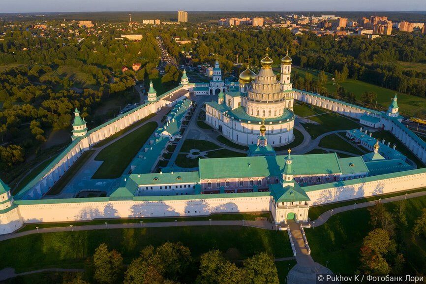Вид сверху Воскресенского Новоиерусалимского ставропигиального монастыря в городе Истра