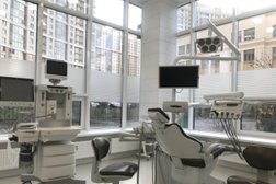 Стоматологический центр Премьер Дентал, с рейтингом 4.9 - находится по адресу Москва, Мосфильмовская улица, 88 к7 