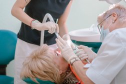 Клиника современной стоматологии Радуга, с рейтингом 4.5 - находится по адресу Ставропольский край, Невинномысск, улица Апанасенко, 35 