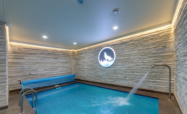 Жыныс мүшесінің қатайғаны туралы бейне Аузына зәр шығарып жатқан әйелдің суреті