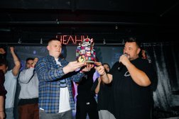Бар Руки ВВерх!, с рейтингом 4.4 - находится по адресу Республика Татарстан, Набережные Челны, проспект Сююмбике, 40 
