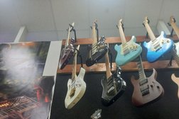 Магазин музыкальных инструментов SKIFMUSIC, с рейтингом 5 - находится по адресу Тольятти, Революционная улица, 52а 
