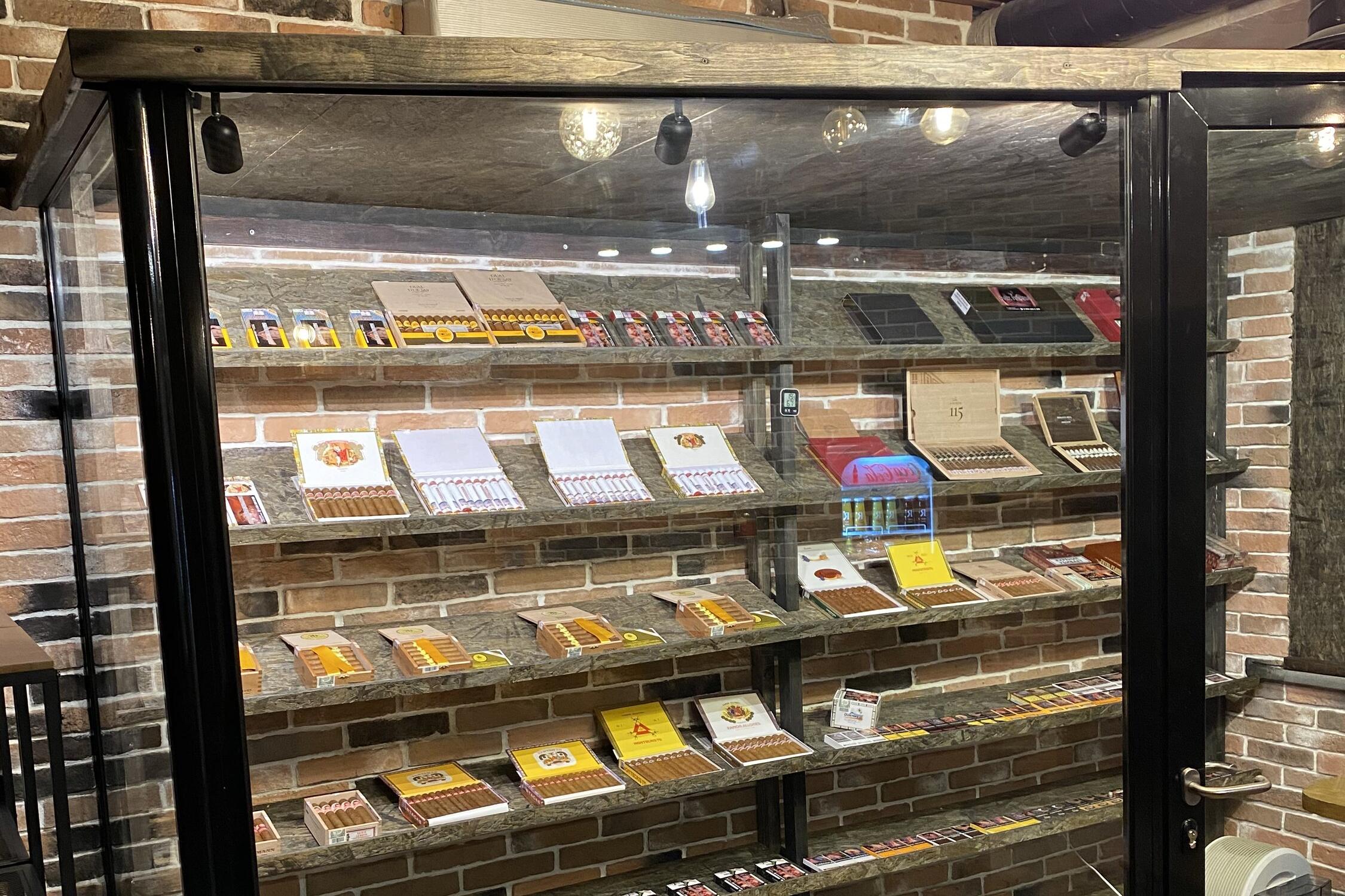 Havana shop. Табачный магазин Гавана. Havana Smoke Москва. Магазин Гавана Ленинград.