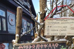 Дом-музей Сказочный Двор, с рейтингом 4 - находится по адресу Ленинградская область, Волховский район, Староладожское сельское поселение, село Старая Ладога, Волховский проспект, 27 