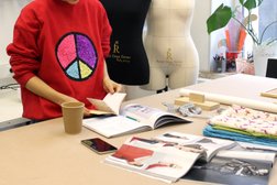 Школа шитья Сошью, с рейтингом 3.8 - находится по адресу Москва, Краснобогатырская улица, 90 ст22 