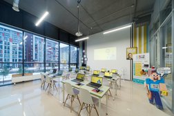 Школа программирования для детей KIBERone, с рейтингом 4.8 - находится по адресу Москва, Новомосковский административный округ, район Коммунарка, бульвар Веласкеса, 3к1 