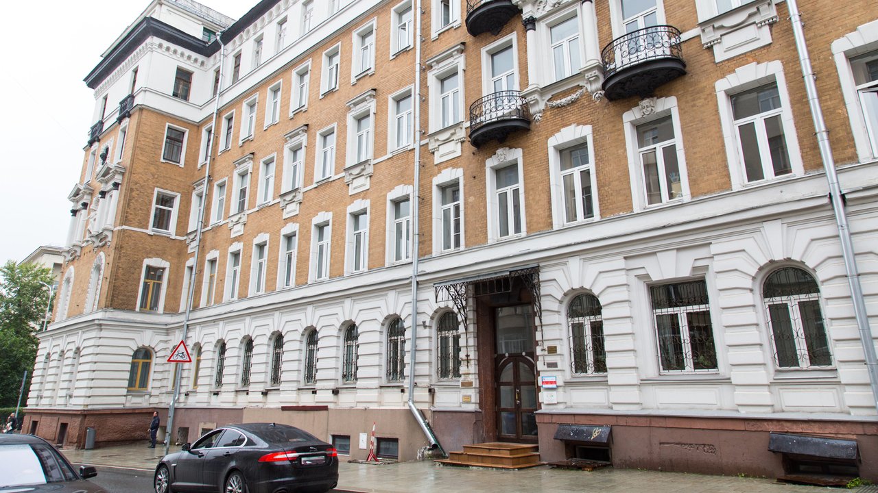 Чистые пруды москва. Чистые пруды москва. Институт на чистых прудах. Дом чистые пруды москва. Дом художников в москве на чистых прудах.