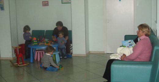 Почему в детской поликлинике платный логопед