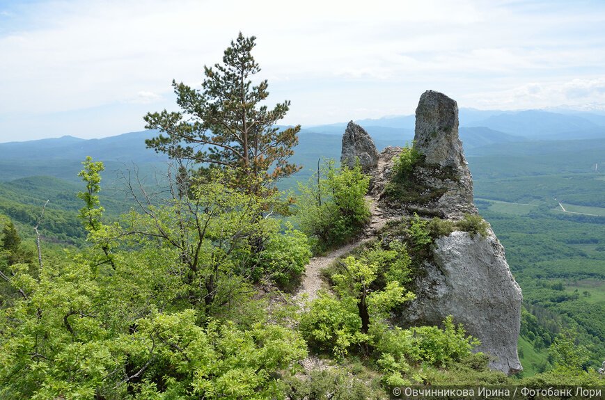 Вид на скалу Чёртов палец, республика Адыгея
