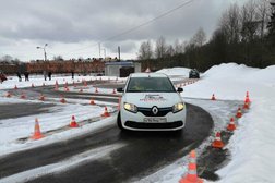 Автошкола Мегаполис, с рейтингом 4.7 - находится по адресу Ленинградская область, Гатчинское городское поселение, Гатчина, проспект 25 Октября, 28А 