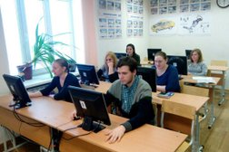 Автошкола Зелёный Свет, с рейтингом 4.5 - находится по адресу Екатеринбург, улица Тургенева, 22 