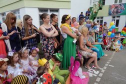 Центр развития ребенка Изумрудный город, с рейтингом 3.5 - находится по адресу Свердловская область, Верхняя Пышма, улица Калинина, 21/3 