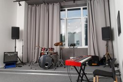 Школа музыки и студия звукозаписи Music center, с рейтингом 4 - находится по адресу Челябинск, Лесопарковая улица, 8 