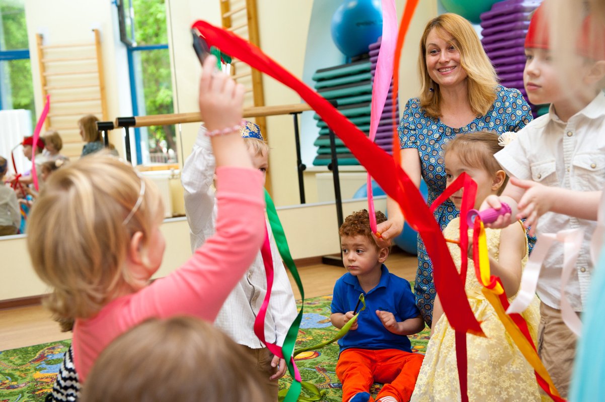 школа искусства воспитания. школа штайнера. вальдорфская педагогика. ночь искусств 2022 курск в музее. воспитание искусством.