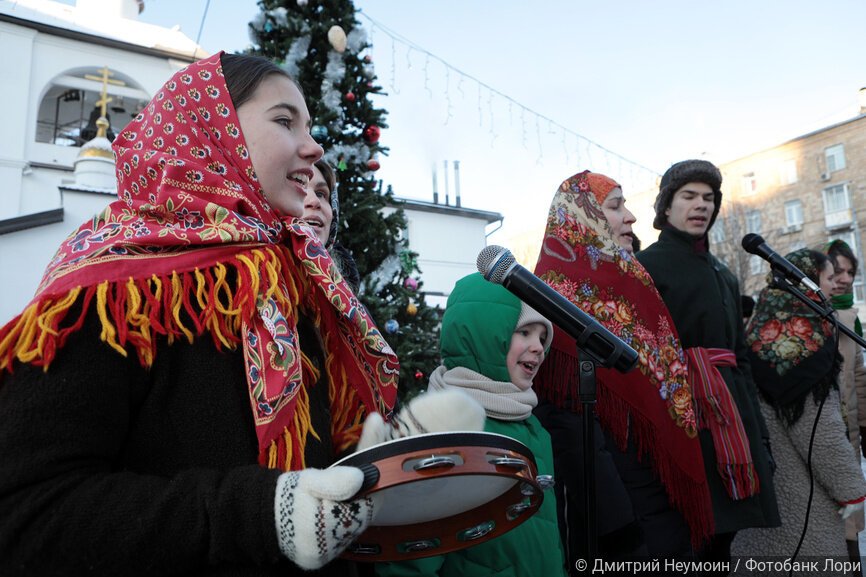 Праздник Рождества у храма Александра Невского