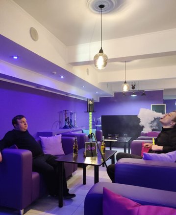 Herr nuqtai nazaridan porno Bir yigit internetda porno qilish bilan band.