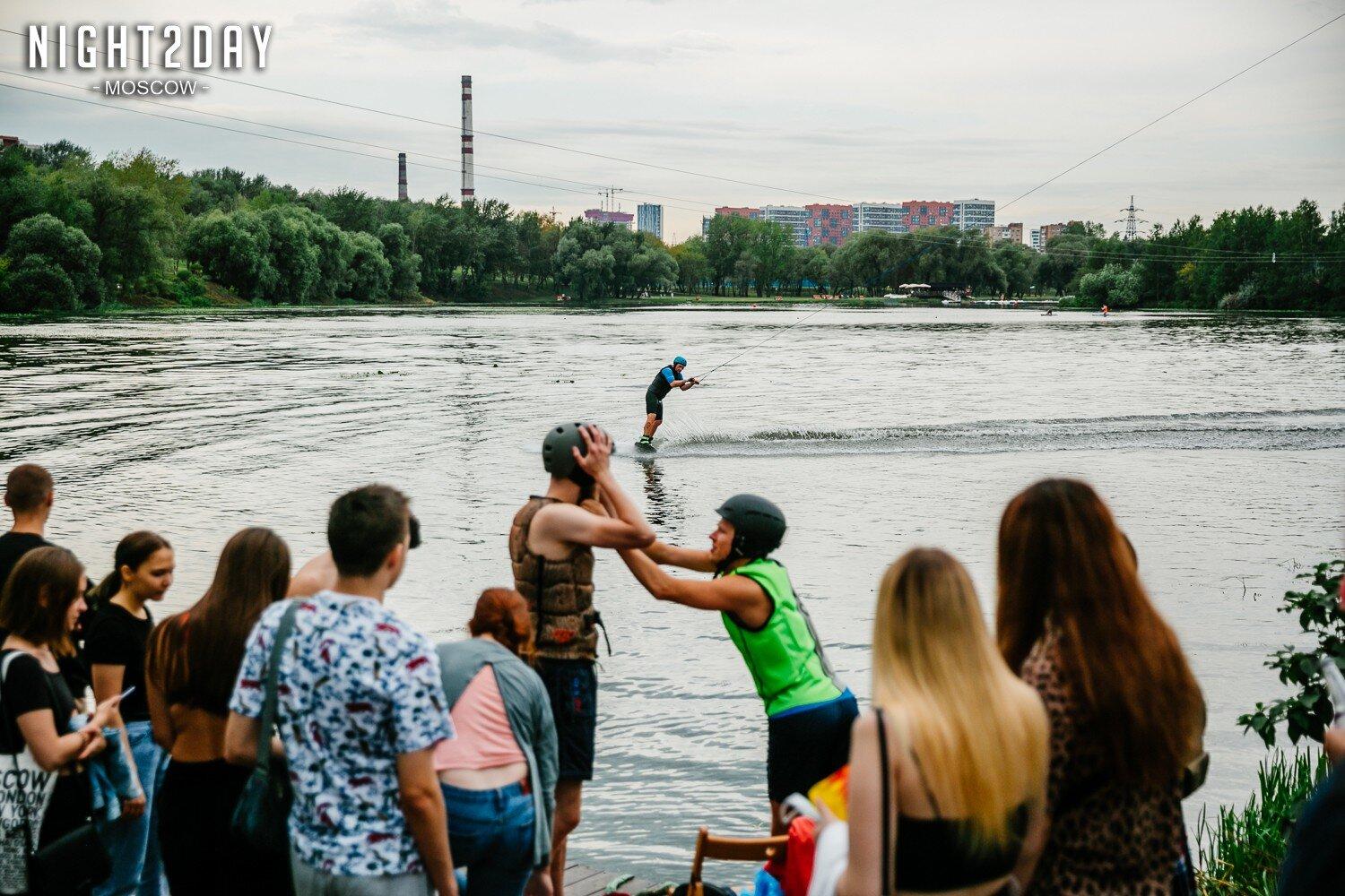 Dream beach club москва северный ландшафтный. Dream Island Wakepark. Вейк парк Москва. Вейк парк остров Сыктывкар. Вейкбординг.