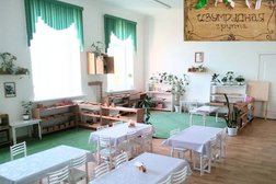 Детский центр Вершина Монтессори, с рейтингом 5 - находится по адресу Владивосток, улица Радио, 21 