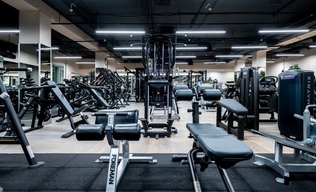 Дик пен дилдо бар қос ену фотосы