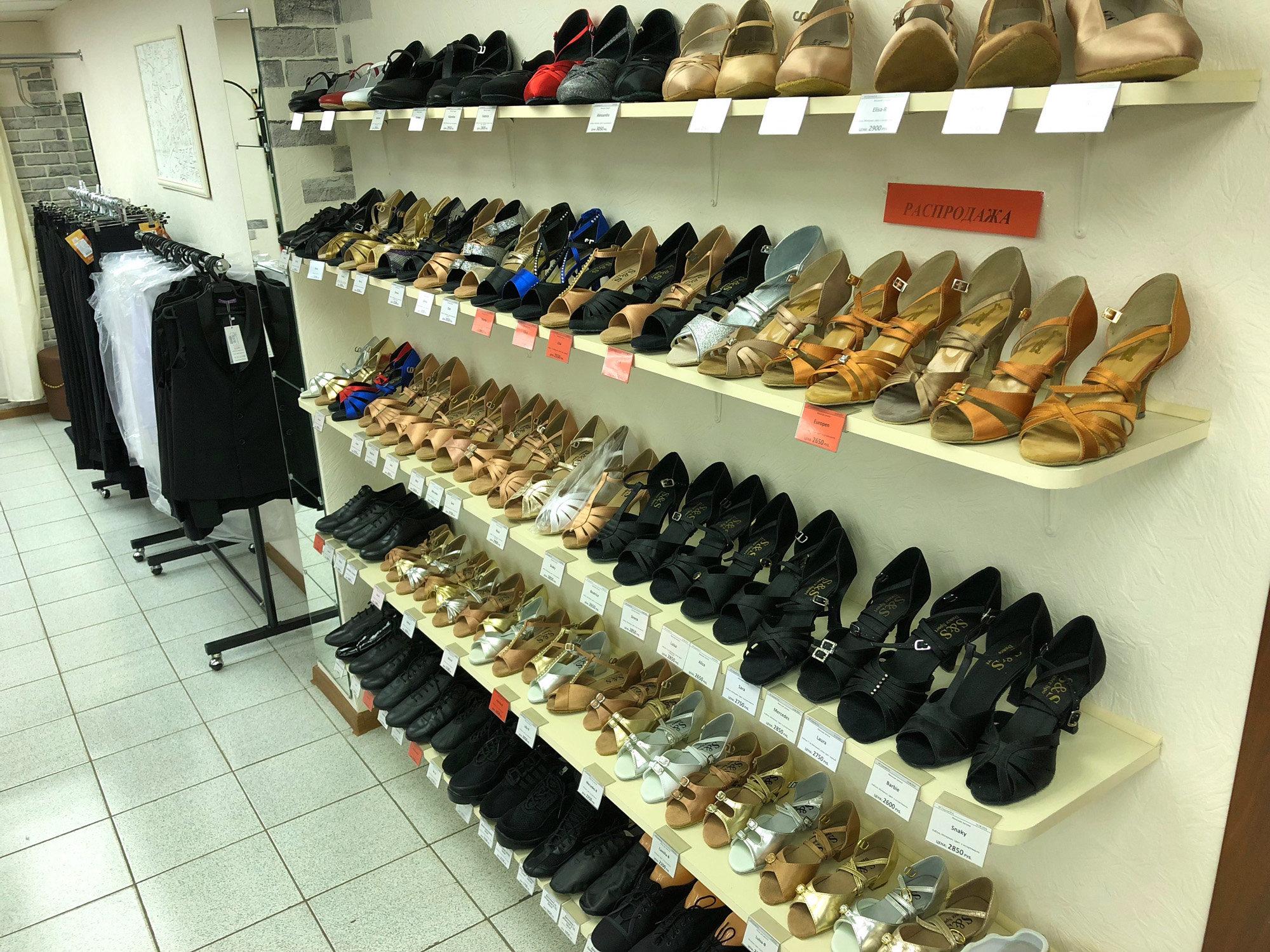 Магазины качественной обуви. Магазин дешевой обуви. Обувь в ряд. Обувной центр на Семеновской. Обувные магазины в Москве список.