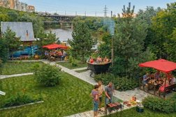 Банно-гостиничный комплекс ЖарПтица, с рейтингом 4.9 - находится по адресу Омск, 14-я линия, 2а 