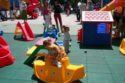 Детский каток-городок Лесная сказка, с рейтингом 4.2 - находится по адресу Новосибирск, Золотодолинская улица, 2 к1 