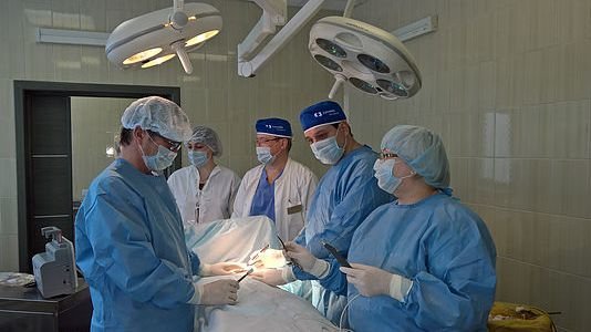 24 больница проктология. 67 Больница в Москве проктология. Операционная проктология в хирургии.