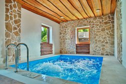 Русская баня в Парголово, с рейтингом 4.5 - находится по адресу Санкт-Петербург, посёлок Парголово, Полевая улица, 7 