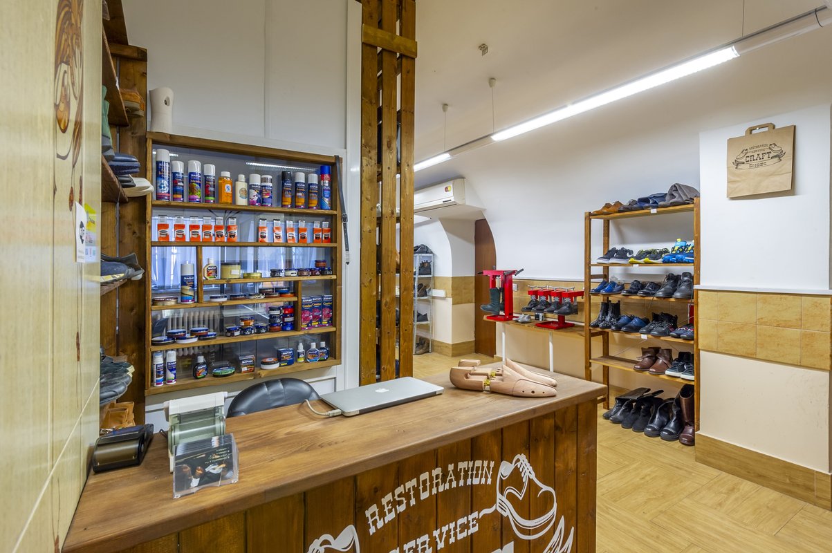 вывески сапожной мастерской. ювелирное ателье. ремонт обуви. ремонт обуви рядом с метро. обувная мастерская 9 казань.