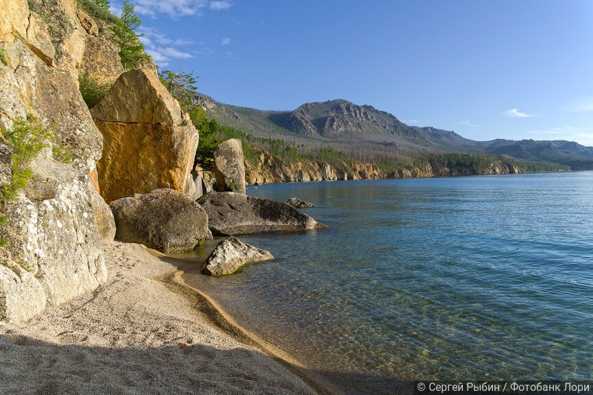 Маленькая бухта с песчаным пляжем