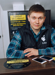 Мастер по ремонту телефонов и планшетов Руслан Тепляков