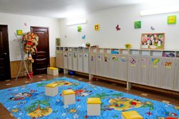 Частная школа и сад Свои дети, с рейтингом 3.4 - находится по адресу Ростов-на-Дону, Малюгиной, 214/22 
