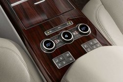 Land Rover Центр Иркутск, с рейтингом 4.6 - находится по адресу Иркутск, Ширямова, 32 