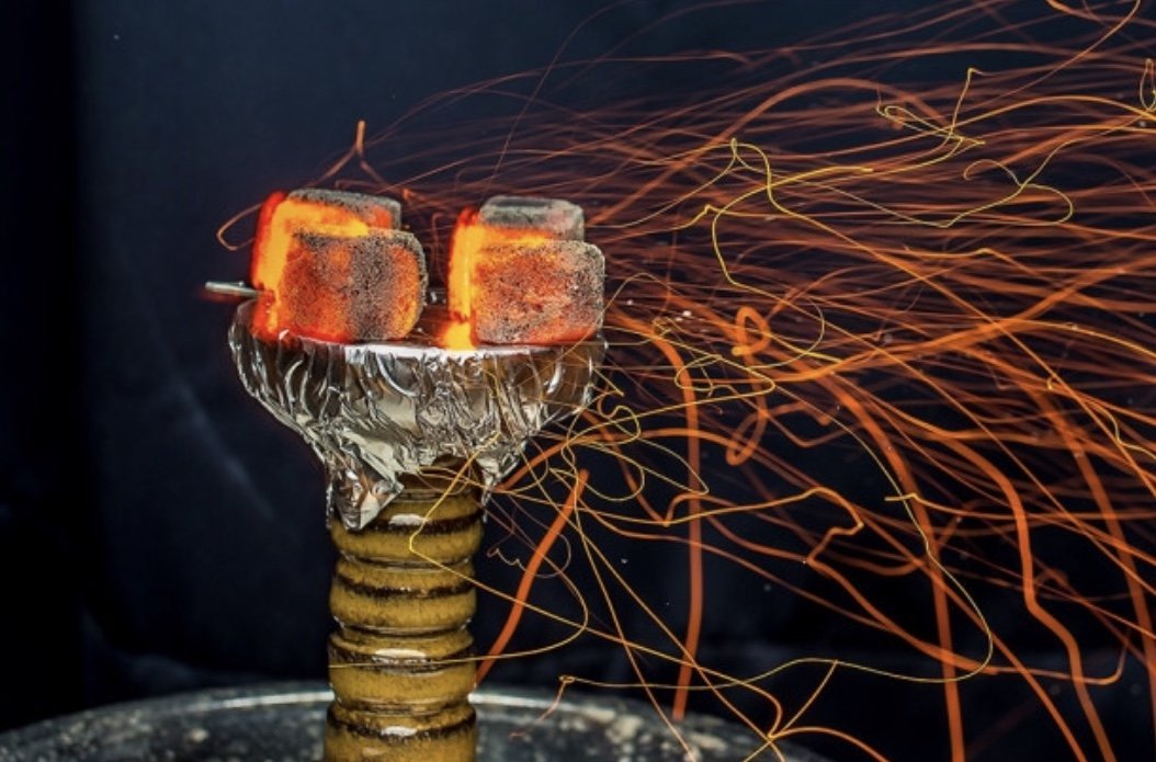 Горящие угли для кальяна. Кальян фон. Чаша с углями. Тлеющий кальян. Кальянов свеча.