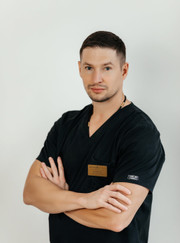 Стоматолог, имплантолог Максим Геннадьевич Тихоновский