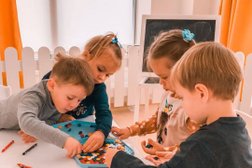 Частный английский детский сад Sun School, с рейтингом 4.7 - находится по адресу Москва, улица Нобеля, 7 