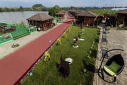 База отдыха VILLAGIO Estate, с рейтингом 2.6 - находится по адресу Краснодарский край, Абинский район, посёлок городского типа Ахтырский, улица Механизаторов, 1 