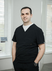 Главный врач, имплантолог Саак Авагович Симонян