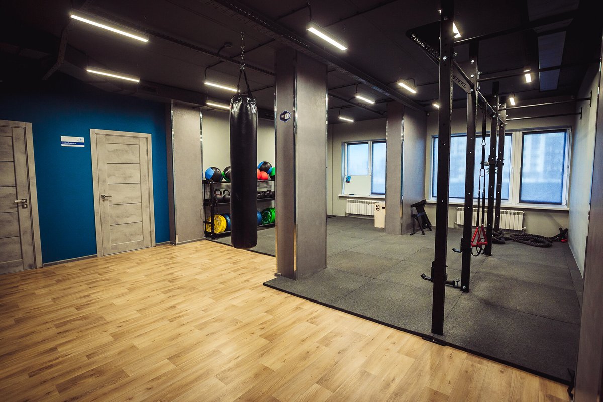 Эволюция фитнес цены. Эволюция фитнес Рязань. Эволюция фитнес клуб Липецк. Спортзал Эволюция Рязань. Эволюция зал.