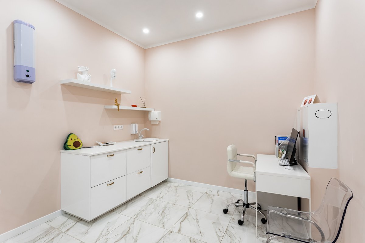 центр красоты медицинской косметологии привилегия спб. 62. этель брянск ромашина 32. кабинет косметолога интерьер. центр красоты и медицины.