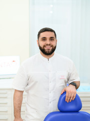 Имплантолог, стоматолог-терапевт Арут Арамович Арутюнян