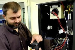 Сервисный центр Ремонтыч, с рейтингом 2 - находится по адресу Республика Крым, Симферополь, улица 60 лет Октября, 6 