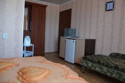 База отдыха Прибой, с рейтингом 3 - находится по адресу Республика Крым, Саки, Морская улица, 4 