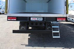 Центр Автомобильная столица Урала, с рейтингом 4 - находится по адресу Свердловская область, Березовский, Берёзовский тракт, 9 