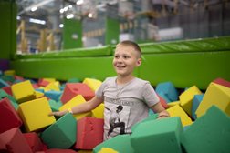 Семейный парк развлечений с кафе Атмосфера, с рейтингом 3.7 - находится по адресу Тюмень, улица Тимофея Чаркова, 60 