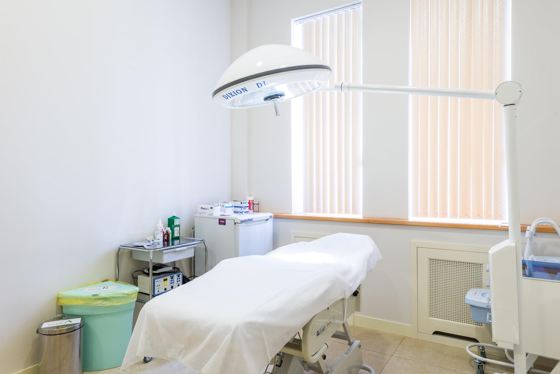 государственные клиники косметологии. косметолог в салоне. тори салон красоты москва. институт красоты спик спб. кабинет косметолога.