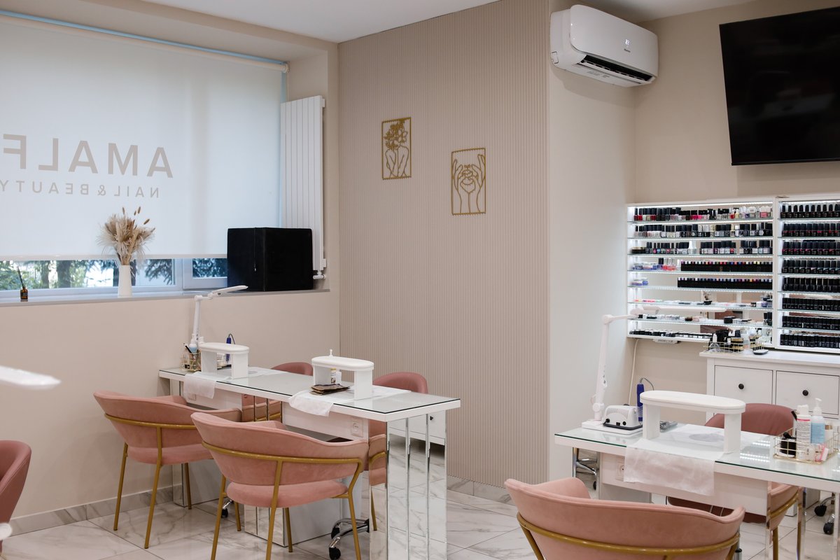 фотография AMALFI Nail&amp;Beauty на улице Александра Невского